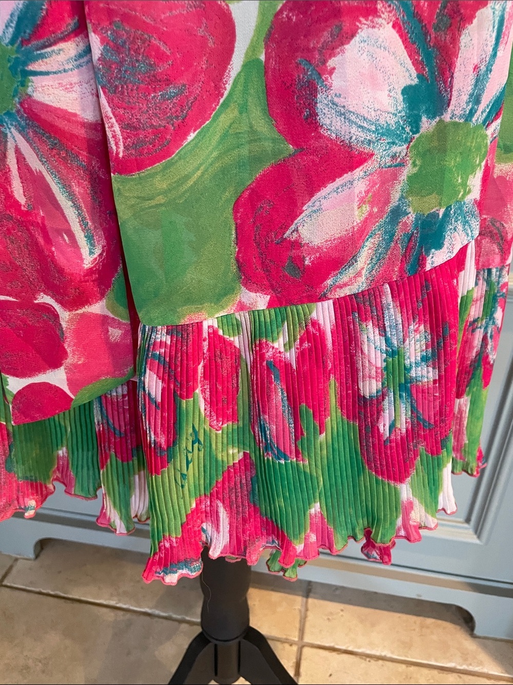 Lilly Pulitzer Floral Wrap Dress Size 8 Pink Green Ruffle Pleated Hem Slip Under - Picture 3 of 7
